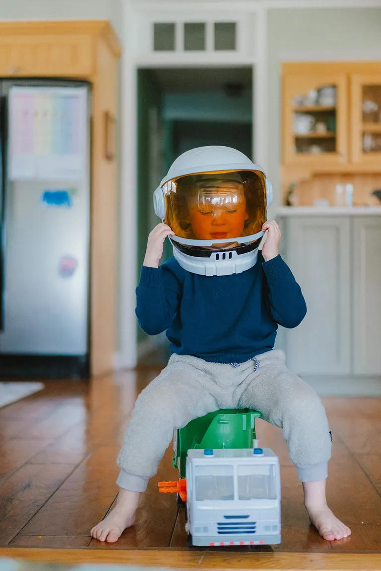 playful photos at home with charlottesville photographer