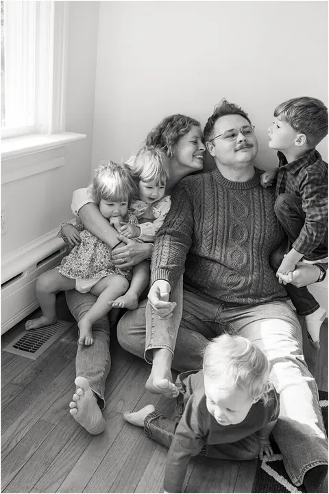 family photos with triplets at home, waynesboro virginia